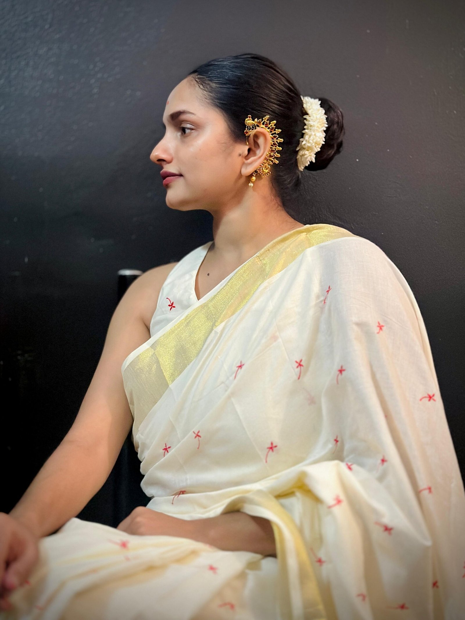 Small Techipoo Embroidery Saree - Image 2