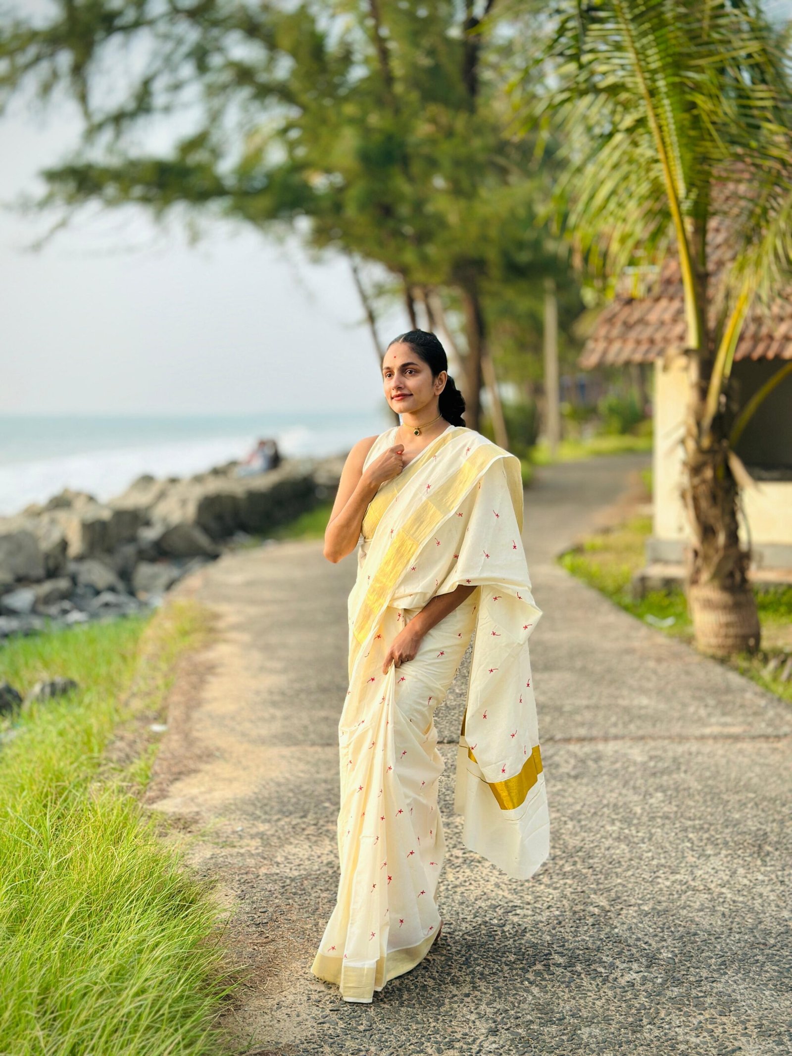 Small Techipoo Embroidery Saree - Image 4